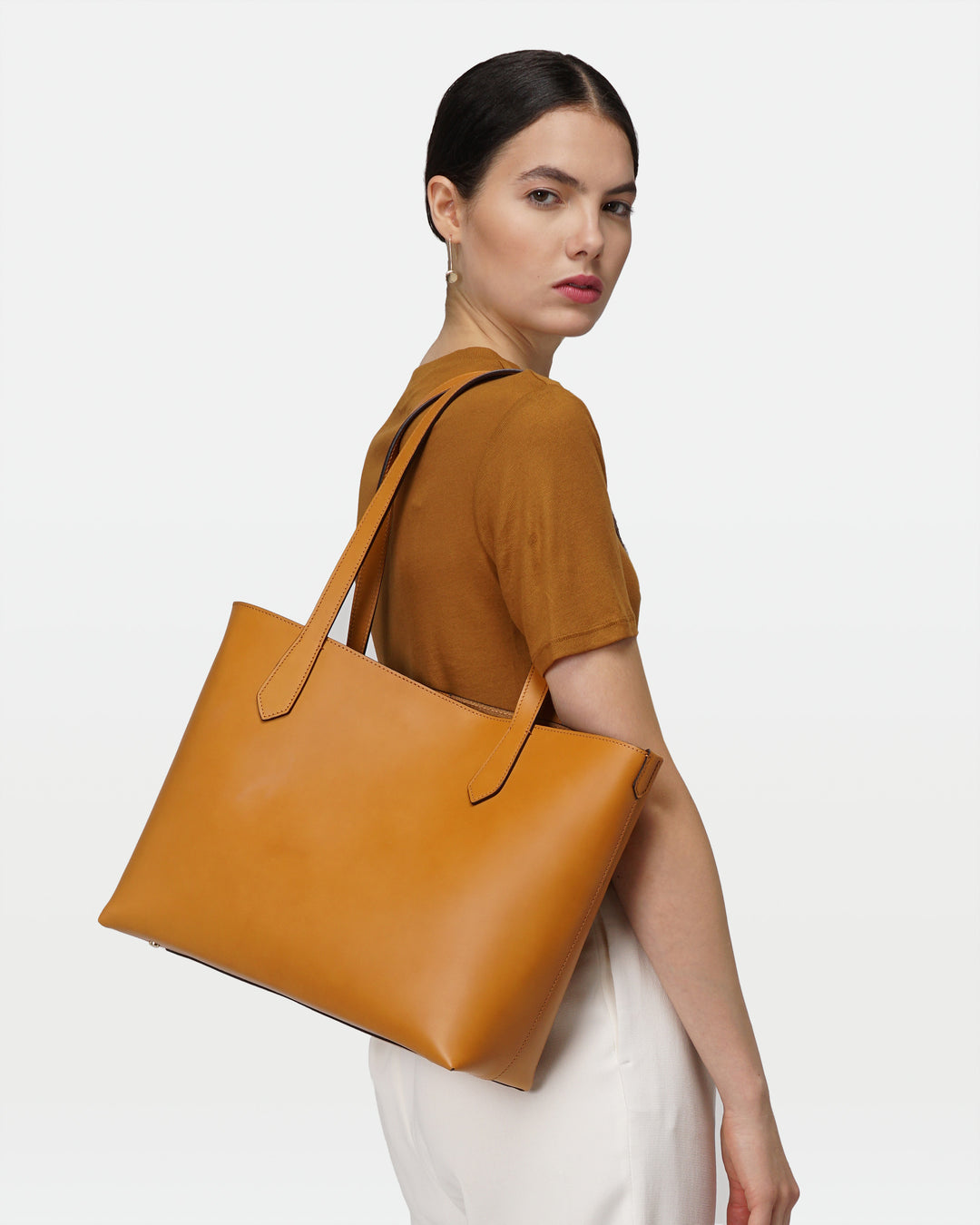 MODHER tote bag in yellow malto vegetable tanned Italian leather#color_yellow-malto